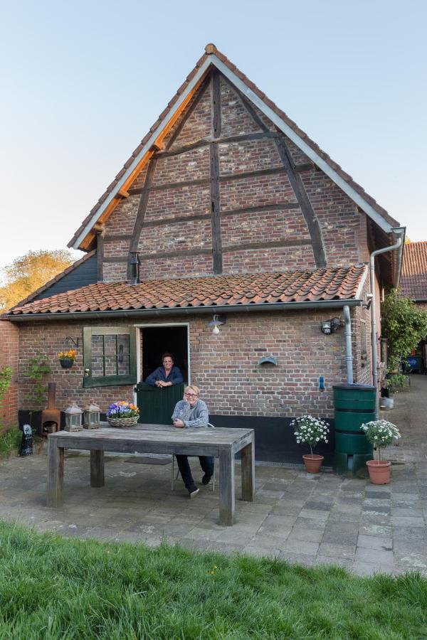 Aan De Holle Weg. Zeer Landelijk Gelegen Verbouwde Stal Tot Woning Nuth Экстерьер фото